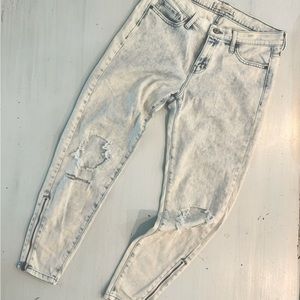 Abercrombie & Fitch Straight Leg Light Wash Jeans (Size 4)